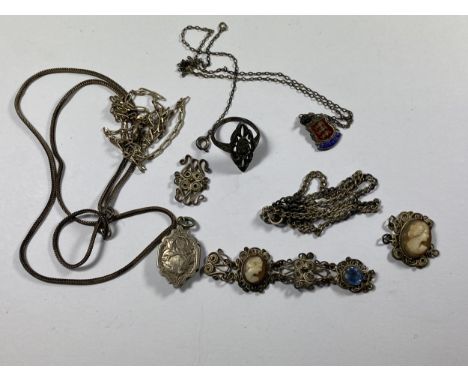 A MIXED LOT OF SILVER AND FURTHER ITEMS TO INCLUDE CAMEO BRACELET AND PENDANT, ENAMEL GUERNSEY PENDANT NECKLACE ETC 
