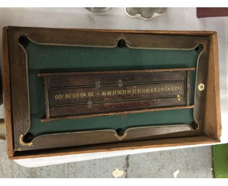 A VINTAGE BOXED SALESMAN'S MINIATURE SNOOKER / BILLIARDS TABLE WITH SNOOKER SCORER (MISSING ONE LEG), TABLE MEASURES 28 X 51C