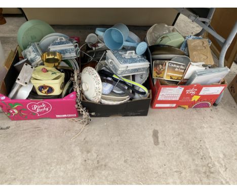 AN ASSORTMENT OF ITEMS TO IBNCLUDE CERAMIC PLATES AND DISHES ETC 