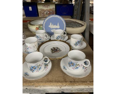 A MIXED GROUP OF CERAMICS TO INCLUDE WEDGWOOD JASPERWARE PLATE, CUPS, SAUCERS, LARGE BOWLS, ETC 