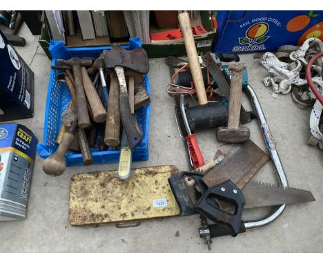 A LARGE ASSORTMENT OF TOOLS TO INCLUDE HAMMERS, AN AXE AND SAWS ETC 