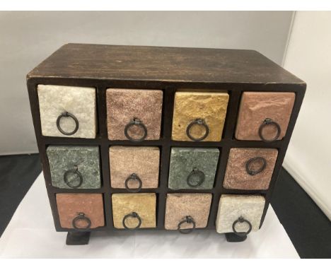 A SMALL WOODEN CHEST WITH TWELVE CERAMIC DRAWERS WIDTH 25.5CM, HEIGHT 23CM, DEPTH 14CM 