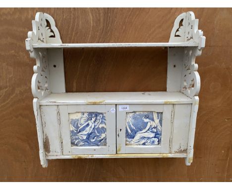 A WOODEN WALL SHELF WITH DELFT STYLE TILED DOORS 