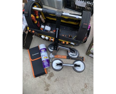 A STANLEY TOOL BAG AND AN ASSORTMENT OF TOOLS TO INCLUDE PLIERS AND SPANNERS ETC 