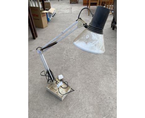 A VINTAGE ANGLE POISE LAMP 