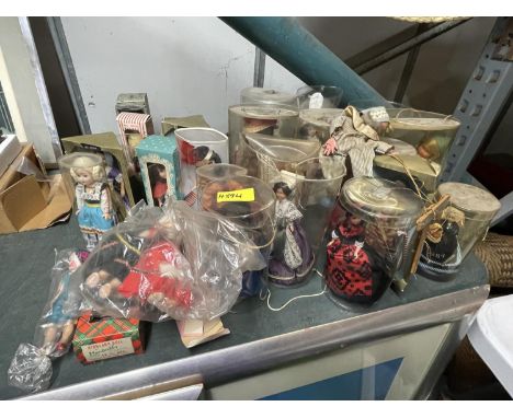 A LARGE QUANTITY OF INTERNATIONAL DOLLS IN COSTUME TOGETHER WITH AN ANDY PANDY PELHAM PUPPET 
