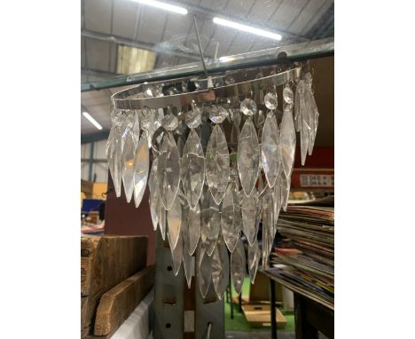 A VINTAGE STYLE CRYSTAL CEILING LIGHT FITTING 