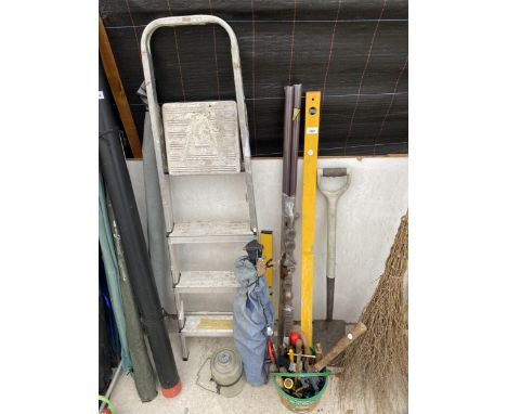 AN ASSORTMENT OF TOOLS TO INCLUDE A SPIRIT LEVEL, A STEP LADDER AND A SPADE ETC 