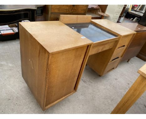 A LIGHT OAK 'STAG' DRESSING TABLE WITH MIRRORED LIFT-UP CENTRE SECTION, 48" WIDE 