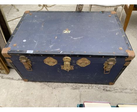 A LARGE VINTAGE TRAVEL TRUNK 
