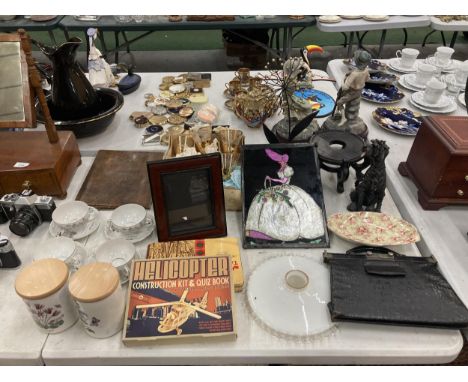 A LARGE MIXED LOT TO INCLUDE PORTMEIRION STORAGE JARS, ORIENTAL CUPS AND SAUCERS, WINE GLASSES, A VINTAGE LIGHT SHADE, VINTAG