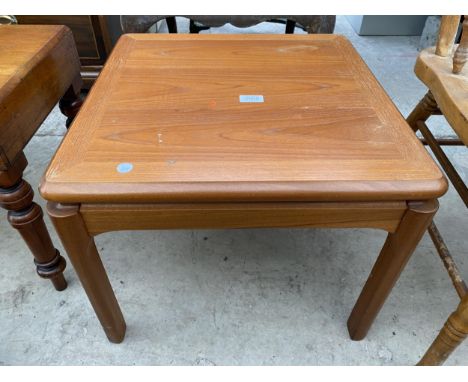 A RETRO TEAK AND CROSSBANDED NATHAN LAMP TABLE 