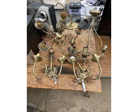 AN ASSORTMENT OF BRASS EFFECT LIGHT FITTINGS 