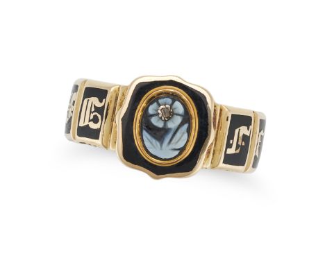 AN ANTIQUE BANDED AGATE CAMEO AND ENAMEL MOURNING RING in yellow gold, set with a banded agate cameo carved to depict a forge