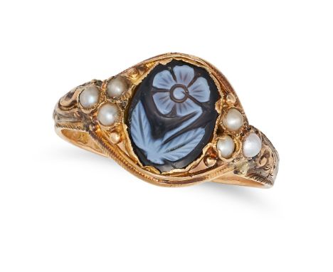 AN ANTIQUE VICTORIAN AGATE CAMEO AND PEARL RING in 15ct yellow gold, set with an oval agate cameo carved to depict a forget m