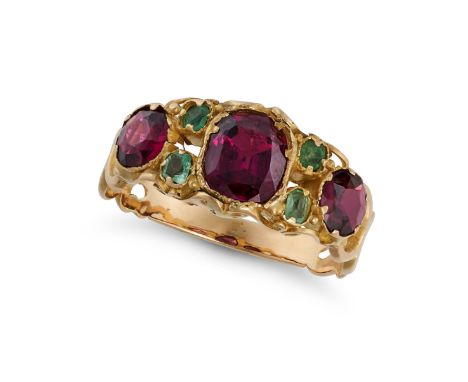 AN ANTIQUE GARNET AND EMERALD RING in yellow gold, set with three cushion cut garnets punctuated by pairs of round cut emeral