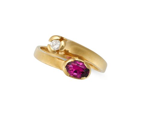 A RUBY AND DIAMOND RING in 18ct yellow gold, in crossover design, set with an oval cut ruby and round brilliant cut diamond, 