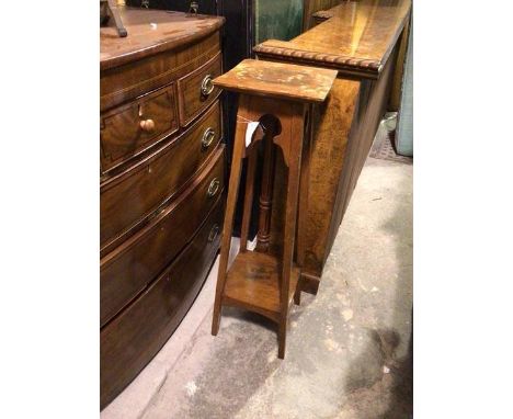 An Edwardian plant stand with square top above a pierced apron, on angled supports united by undertier (95cm x 28cm x 27cm)