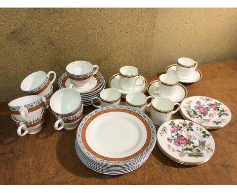 A mixed lot of Wedgwood china, including seven Imalfi pattern teacups (each: 6.5cm), eight saucers, eight side plates (a/f), 