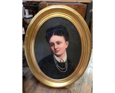 English school, Portrait of a Lady with Pearls, oil, in gilt oval frame (63cm x 45cm)
