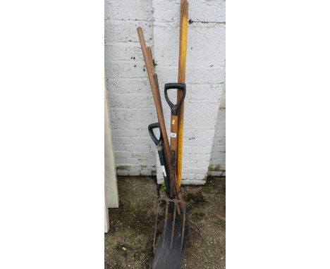 Quantity of Garden Tools - Shovel, Fork etc 