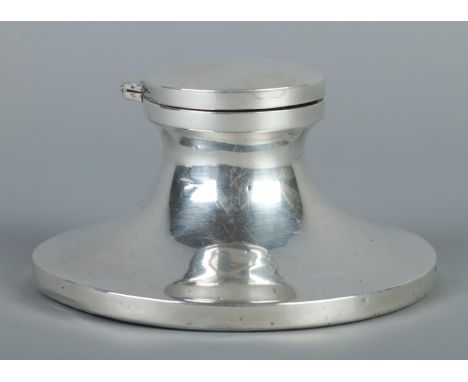 A silver filled capstan inkwell, with hinged top and glass liner. Bearing assay marks for Birmingham, 1912 by William Neale &