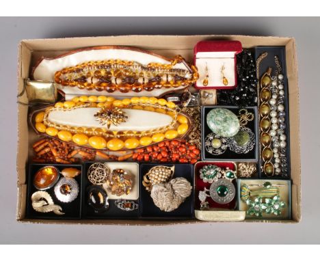 A tray of vintage costume jewellery to include glass beaded necklaces, brooches, 1950's paste stone set jewellery, earrings, 