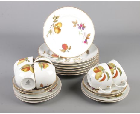 A quantity of Royal Worcester tea and dinner wares in the Evesham design.