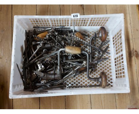 A quantity of vintage braces and associated drill bits