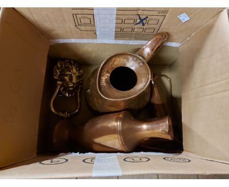 A box containing four copper jugs of various size and form and a brass lion head door knocker