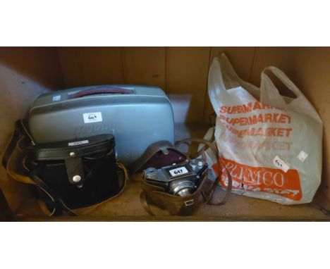 A vintage Ihagee Exakta camera in leather case - sold with a bag containing small quantity of camera equipment including Mura