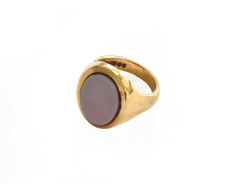 A 9 carat gold hardstone signet ring, finger size K1/2Gross weight 5.7 grams.