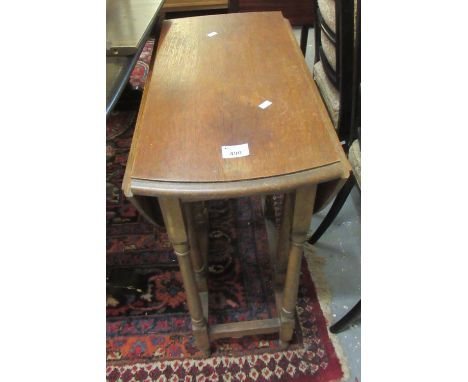 Mid century oak gate leg table.(B.P. 21% + VAT) 