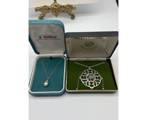 A 9ct gold necklace and single pearl pendant, Together with an Edinburgh silver Caithness glass pendant and chain. 