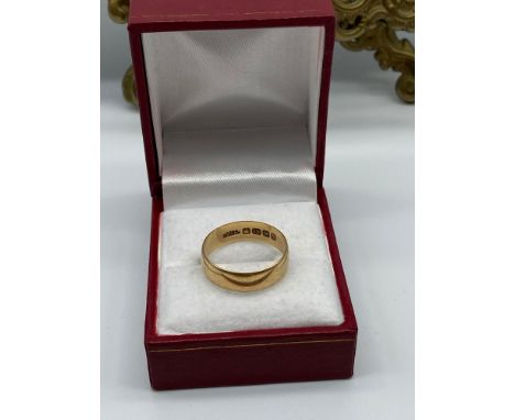 A Gents 18ct gold wedding band. [Ring size R] [Weighs 3.60Grams] 