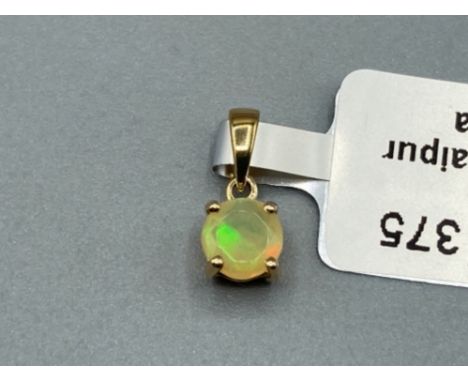 9ct gold and opal pendant by Gemporia .28g approx with COA and slip