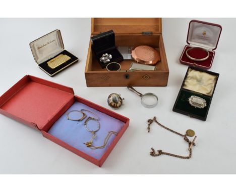 Jewellery to include a silver bangle, silver brooch, gold plated watch chain, silver handled magnifying glass, cased silver m