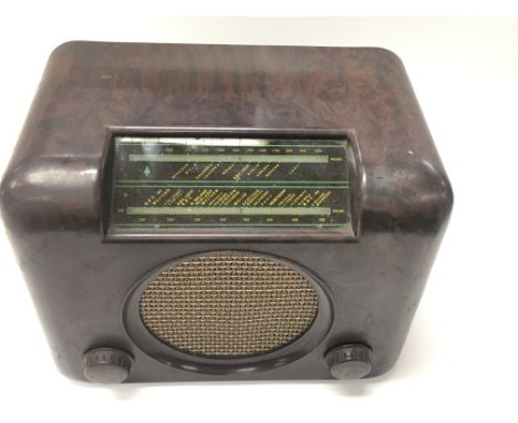 A Bakelite radio. 30 x 24 x 17cm.