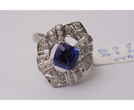 Tanzanite & diamond ring 14ct t.2.55 d.0.55