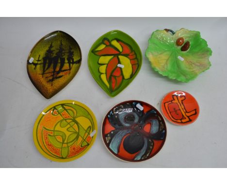 Five Poole pottery Aegean dishes and a Carltonware dish in the form of a leaf (6).