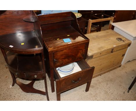 A Georgian mahogany commode