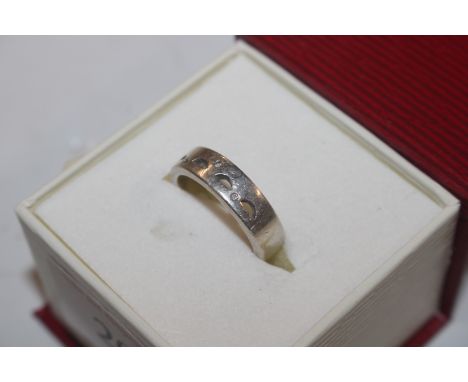 A men's vintage Sterling silver and diamond ring, size P/Q, approx. 7gms