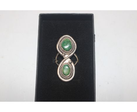 A vintage American Indian silver and green turquoise set ring size N/O, approx. 8gms