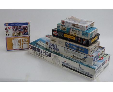 Seven Airfix 1:72 and 1:144 scale plastic model kits including German E-Boat 10280-1, Lockheed S-3A Viking 05014-4, Heracles,