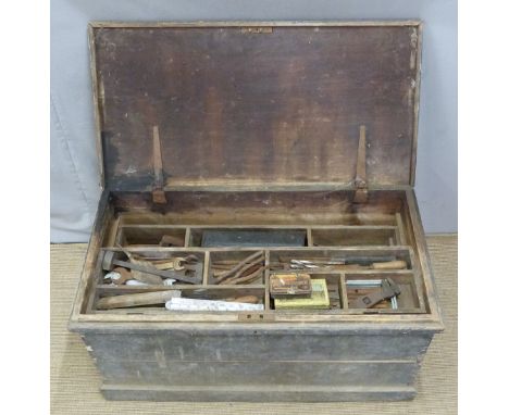 A 19thC pine toolbox with fitted sliding drawer, vintage woodworking tools including planes, woodcarving chisels, etc&nbsp;