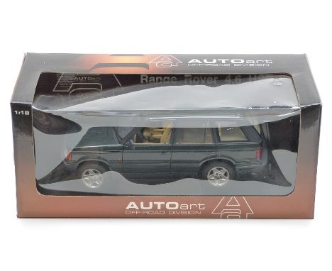 Autoart Off-Road Division 1:18 scale diecast model Range Rover 4.6 HSE, 70011, in original display box.&nbsp;