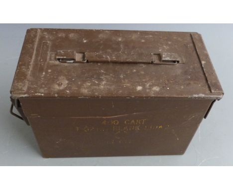 A military lockable 400 7.62mm cartridge ammunition carrier, 30x16x19cm.&nbsp;
