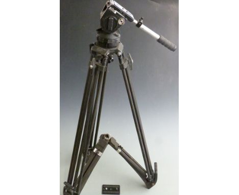 Oskar Heiler EB60 film camera tripod with fluid head and extra top plate, in soft carry bag