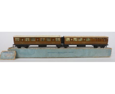 Hornby Dublo 00 gauge 3-Rail pre-war LNER 2-Coach Articulated Unit, D2, in original light blue box.&nbsp;