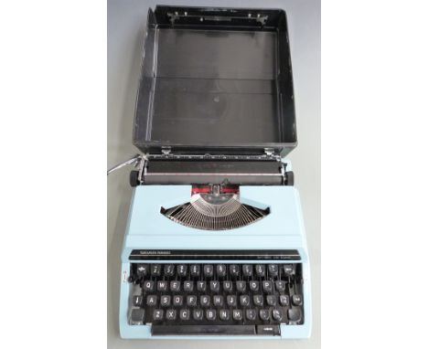 Retro Silver Reed SR180 De Luxe typewriter